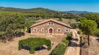 Vista exterior de Finca rústica en venda en Sant Feliu de Guíxols amb Piscina