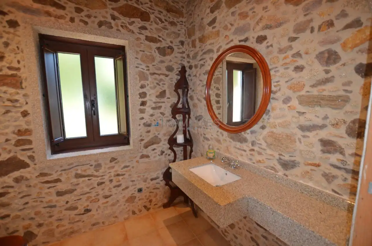 Baño de Finca rústica en venta en O Rosal   con Calefacción, Jardín privado y Terraza
