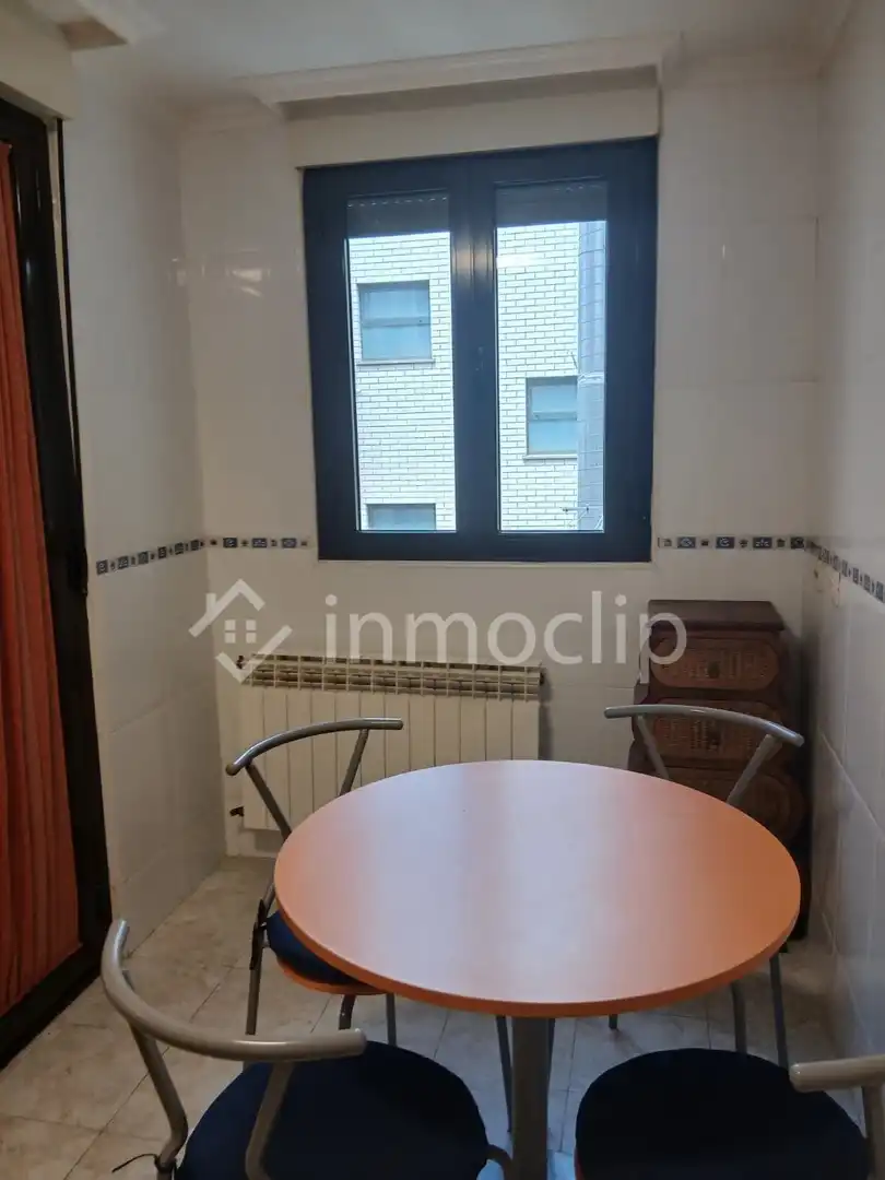 Cuina de Pis de lloguer en Salamanca amb Calefacció i Moblat