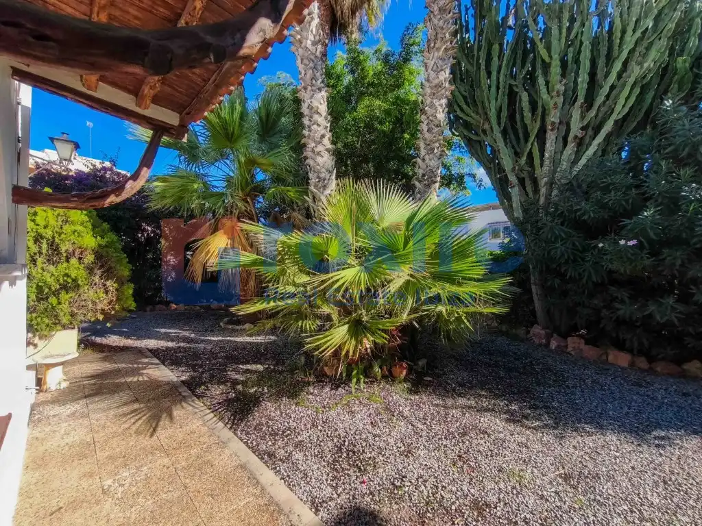 Vista exterior de Casa o xalet en venda en Eivissa amb Aire condicionat, Jardí privat i Terrassa