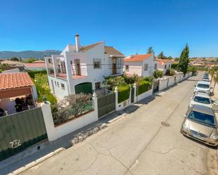 Vista exterior de Casa o xalet en venda en Otura amb Terrassa, Piscina i Balcó