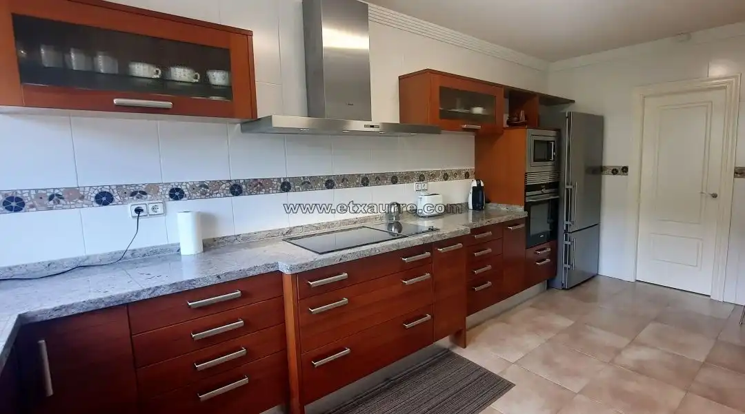 Cuina de Casa o xalet en venda en Laudio / Llodio amb Calefacció, Jardí privat i Terrassa