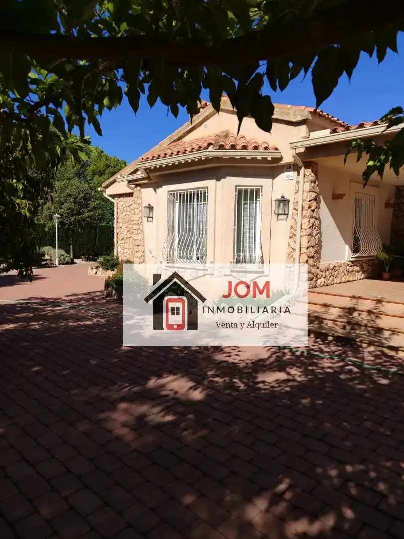 Vista exterior de Casa o xalet en venda en Albacete amb Aire condicionat, Calefacció i Jardí privat