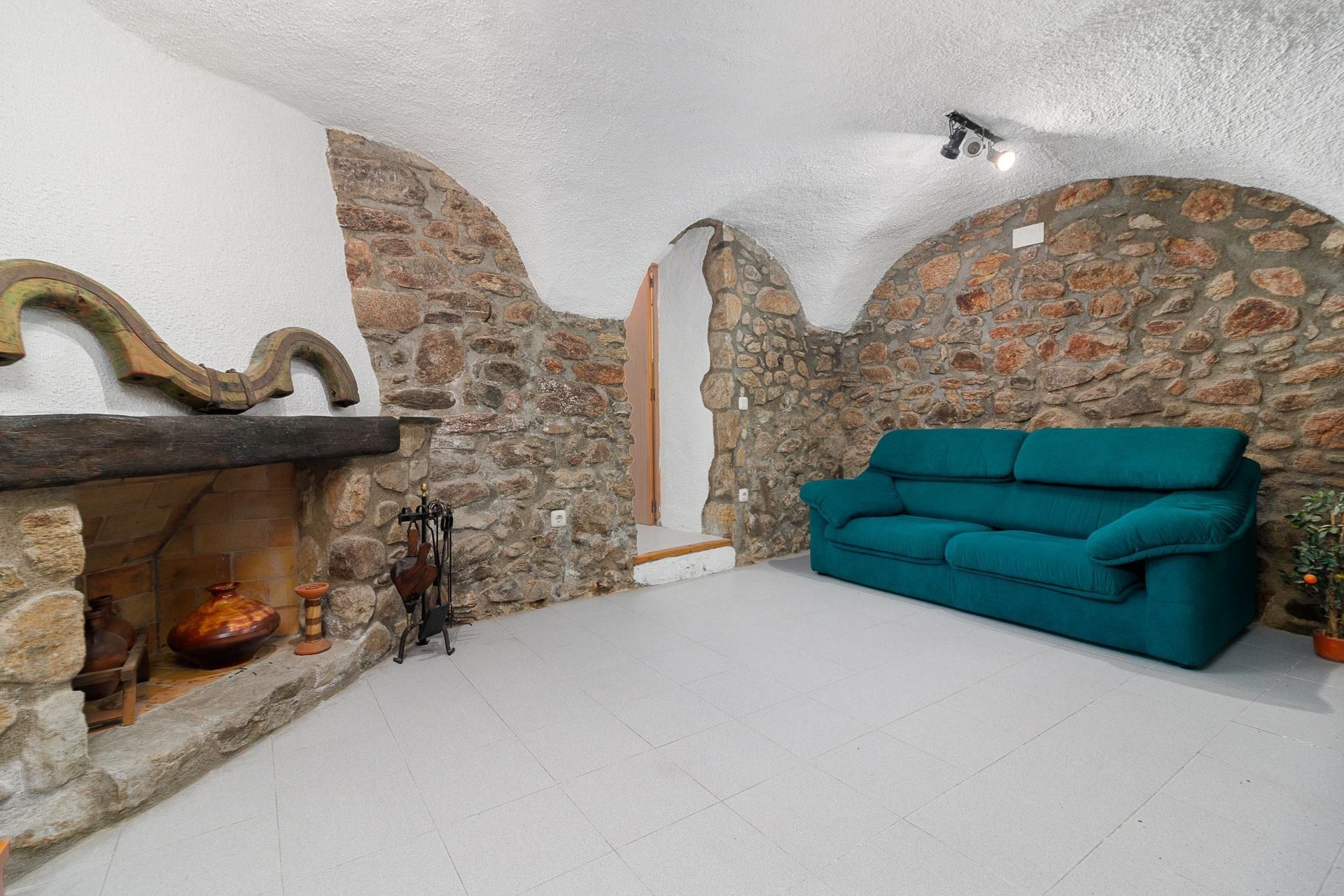 Country house for sale in Maçanet de Cabrenys  with Heating, Private garden and Parquet flooring