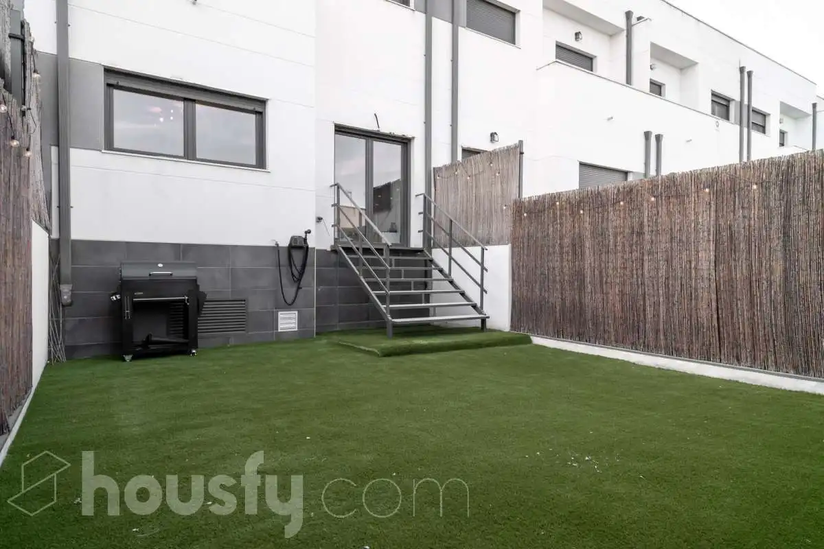Terrassa de Casa o xalet en venda en Villalbilla amb Aire condicionat, Calefacció i Jardí privat