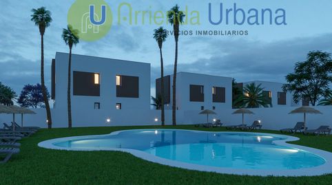 CHALET ADOSADO DE 3 DORMITORIOS JUNTO A LA PLAYA DE LA MARINA, CON JARDÍN, PARKING Y PISCINA COMUNITARIA., imatge 4