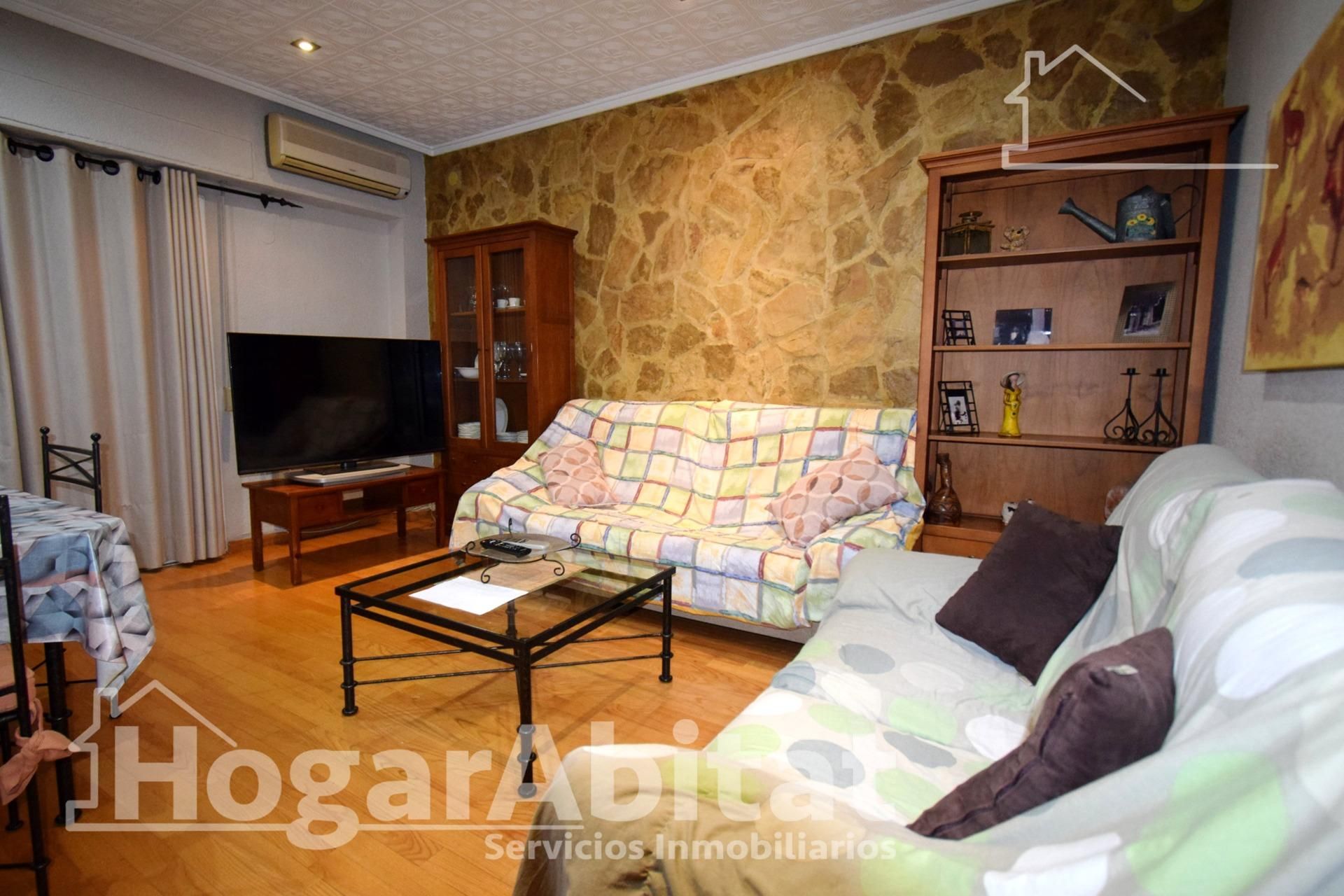 Living room of House or chalet for sale in Paterna  with Air Conditioner, Terrace and Balcony