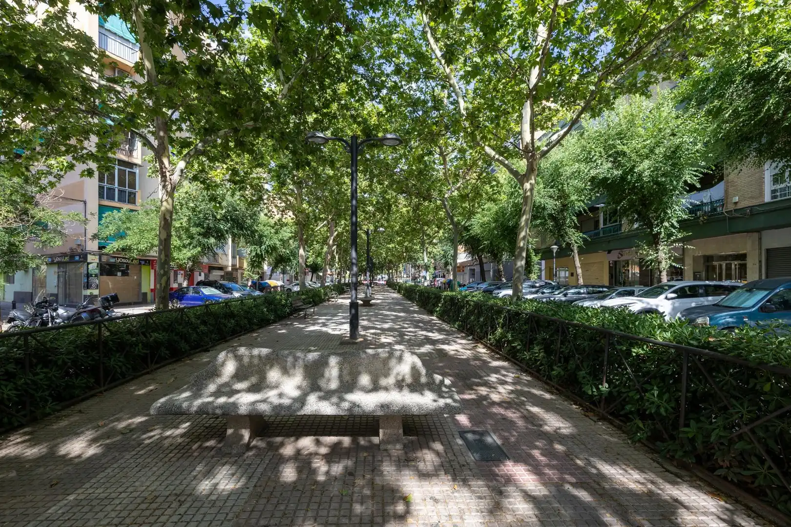 Vista exterior de Pis en venda en Granada amb Terrassa