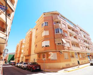 Vista exterior de Apartament en venda en Guardamar del Segura amb Aire condicionat, Terrassa i Traster