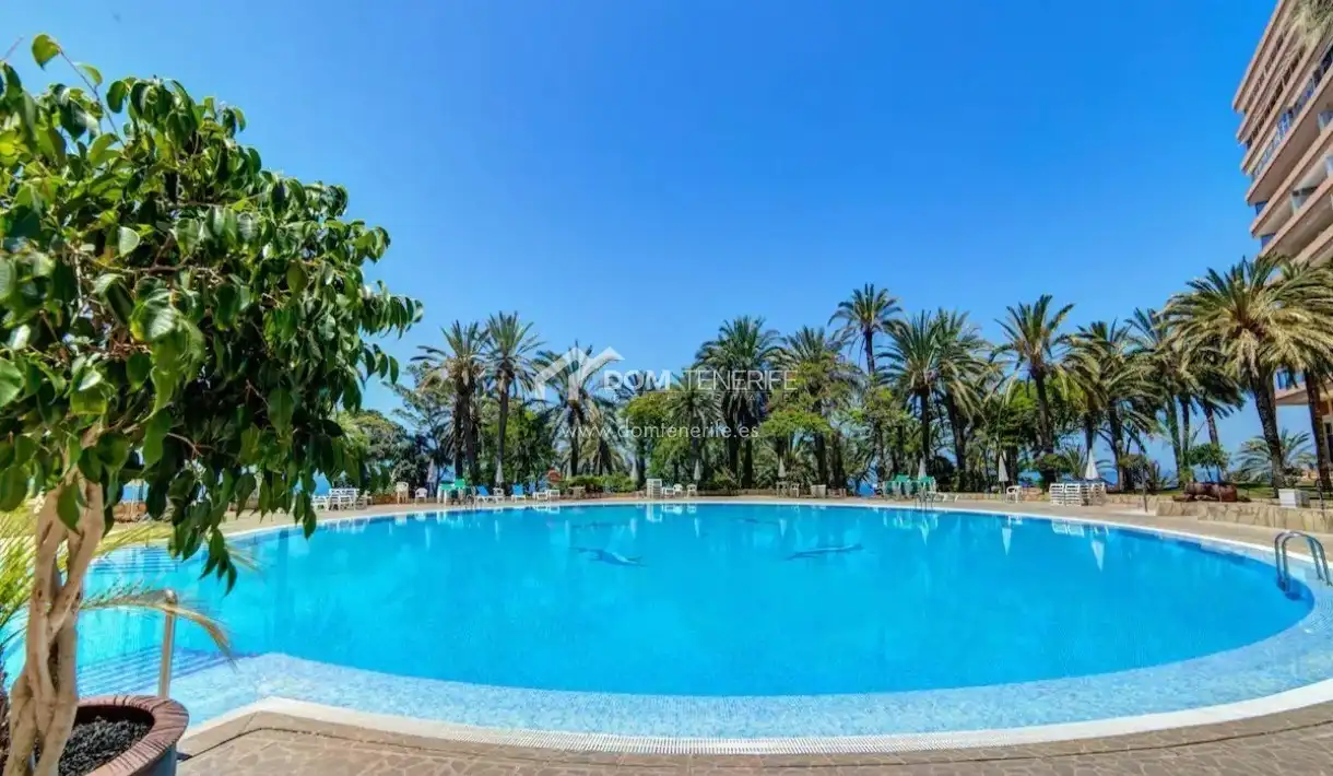 Jardín de Piso en venta en Adeje con Terraza, Piscina y Amueblado