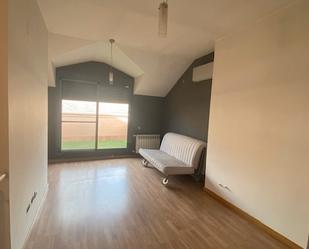 Dormitori de Casa adosada en venda en San Martín de la Vega amb Aire condicionat, Calefacció i Terrassa
