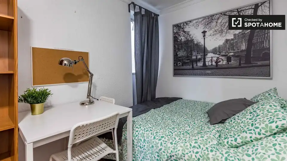 Habitación de Piso de alquiler en Valencia con Aire acondicionado, Calefacción y Amueblado