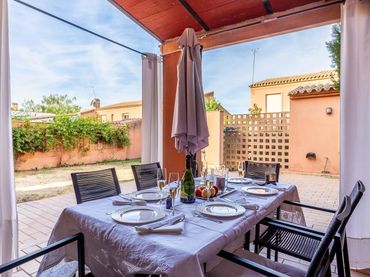Casa con piscina en venta en Calle ALBAIDA DEL ALJARAFE