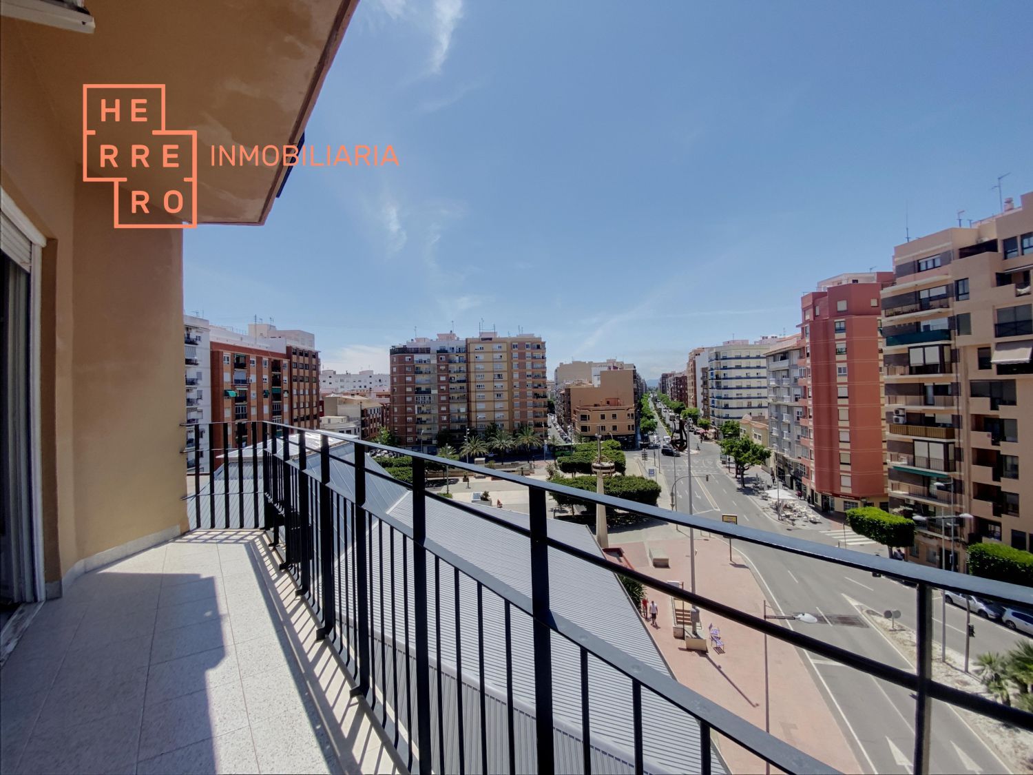 Exterior view of Flat to rent in Castellón de la Plana / Castelló de la Plana  with Air Conditioner and Terrace