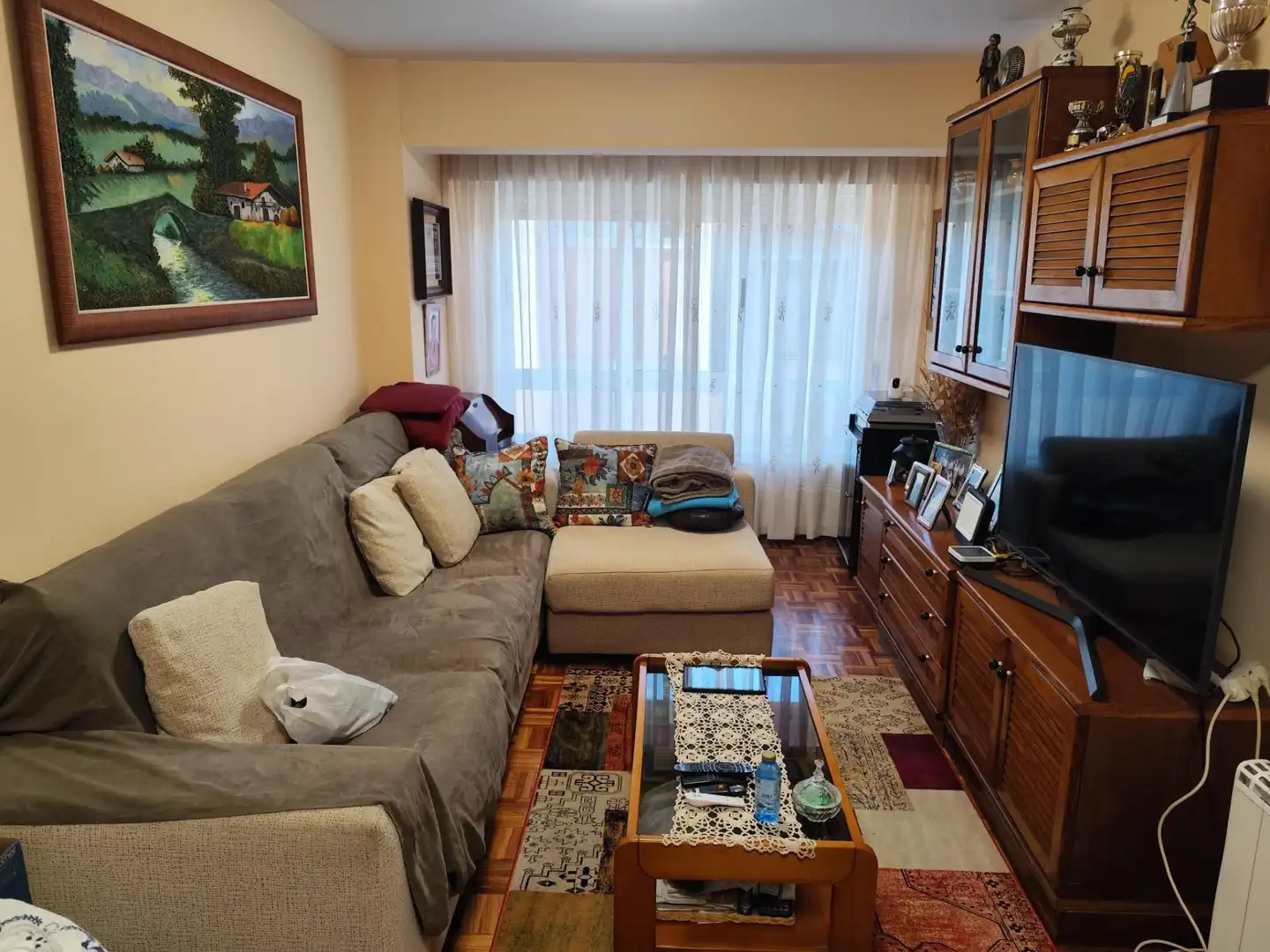 Sala de estar de Piso en venta en Carballo con Calefacción, Trastero y Amueblado