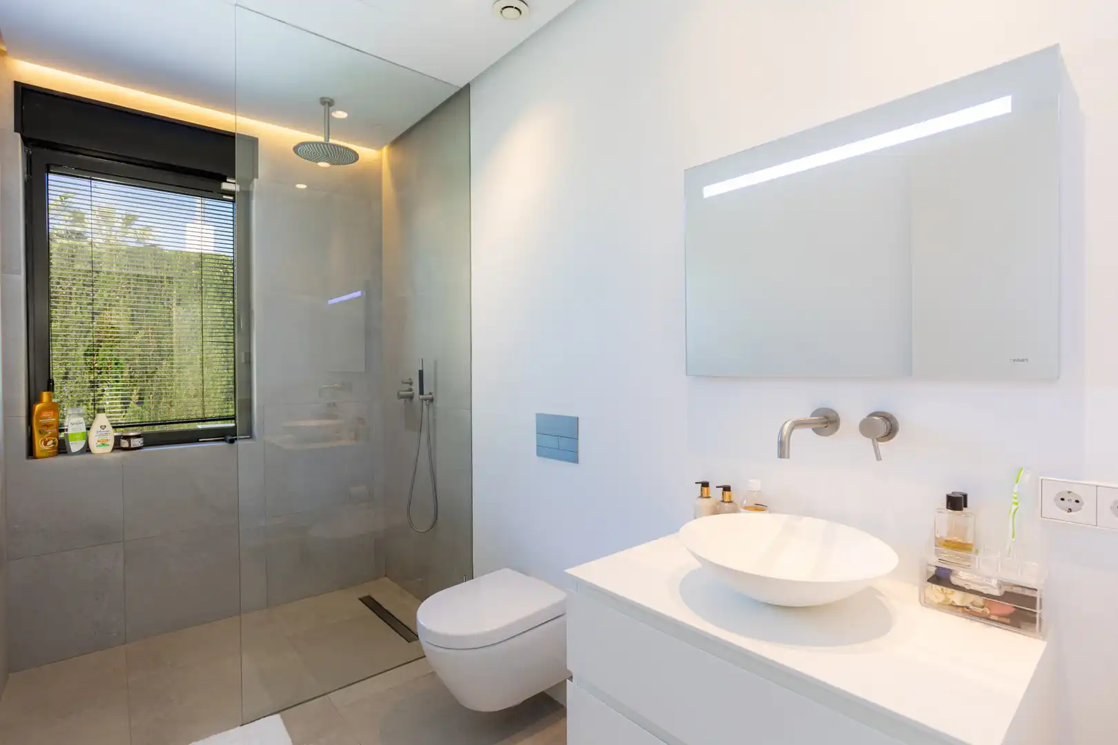 Bany de Casa o xalet en venda en Marbella amb Aire condicionat, Jardí privat i Terrassa