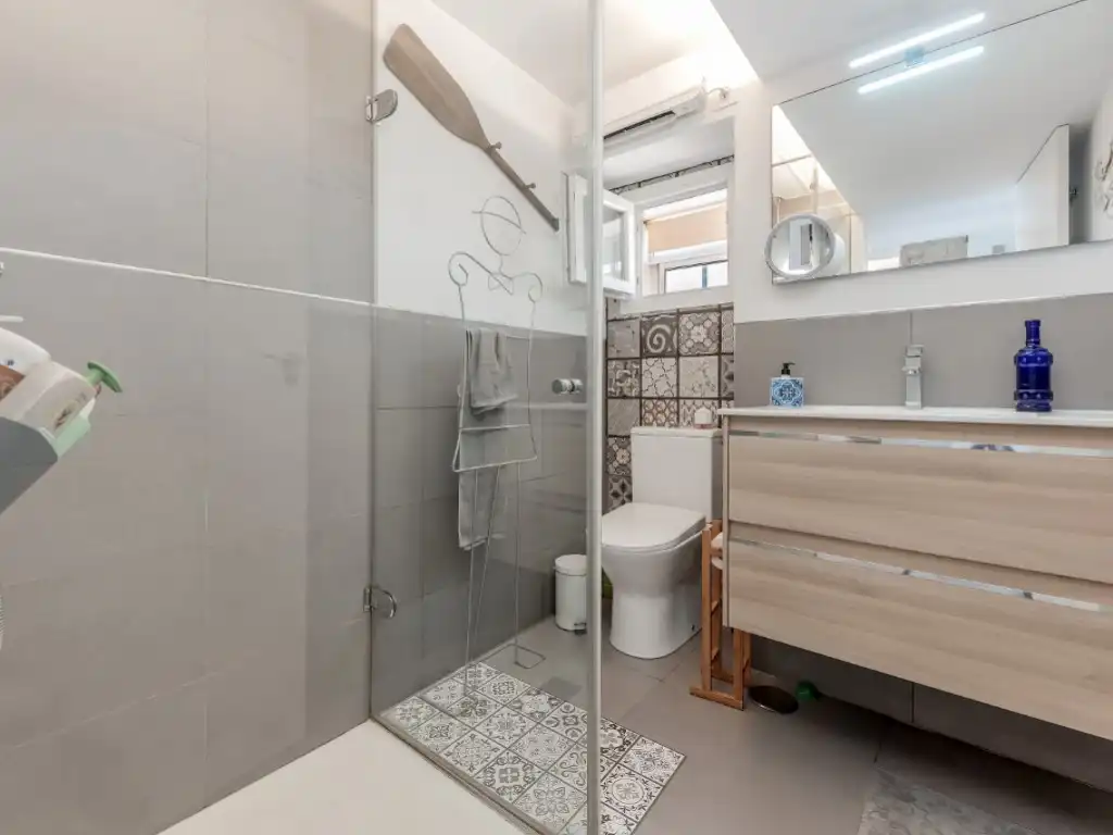 Bathroom of Apartments for sale in Campello Playa