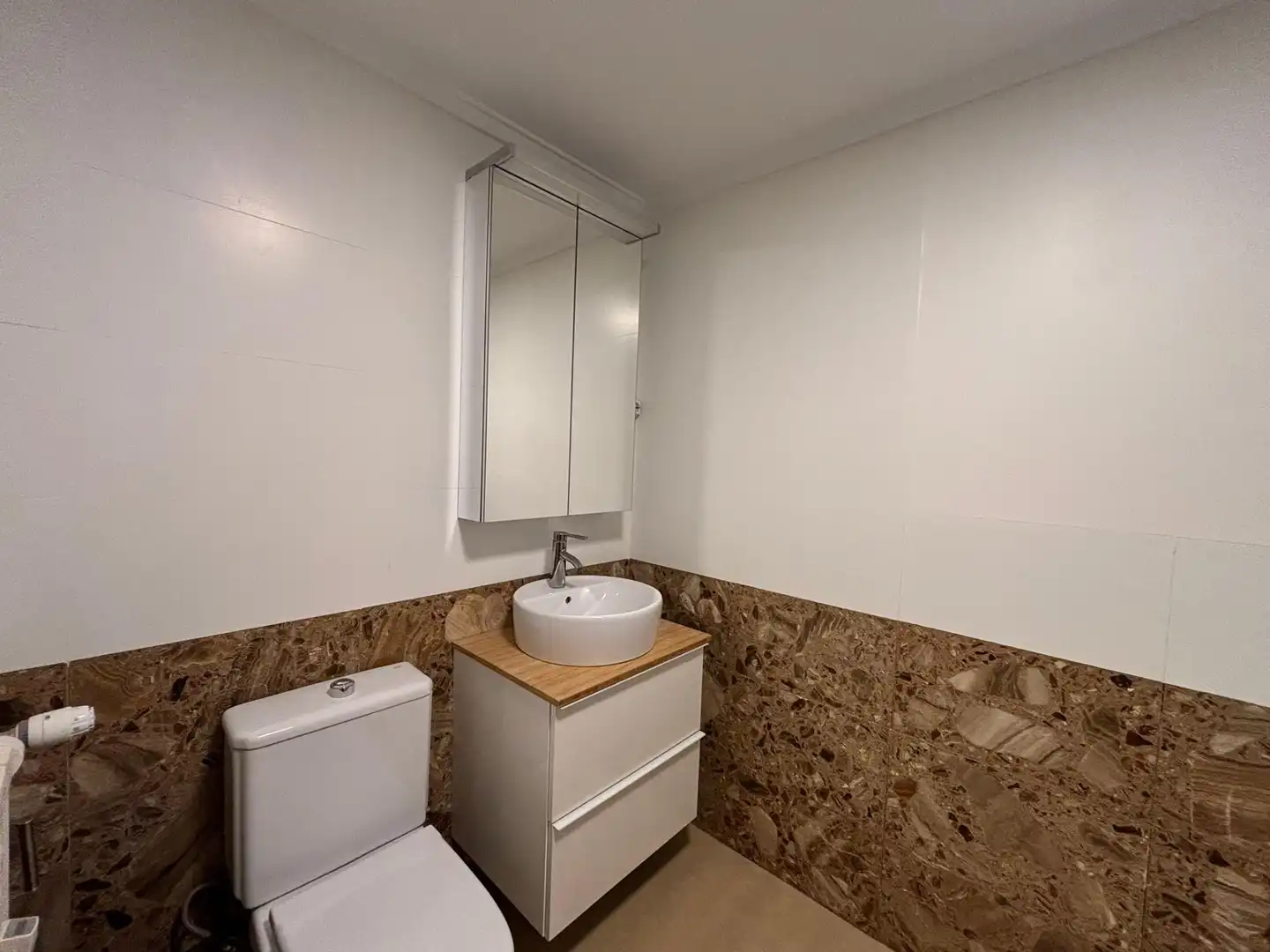 Badezimmer von Wohnung zur Miete in Madrid mit Klimaanlage, Heizung und Möbliert