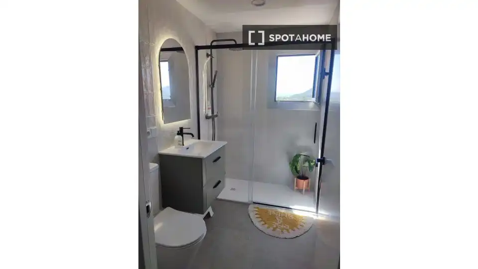 Baño de Piso de alquiler en Tavernes de la Valldigna con Aire acondicionado, Calefacción y Amueblado