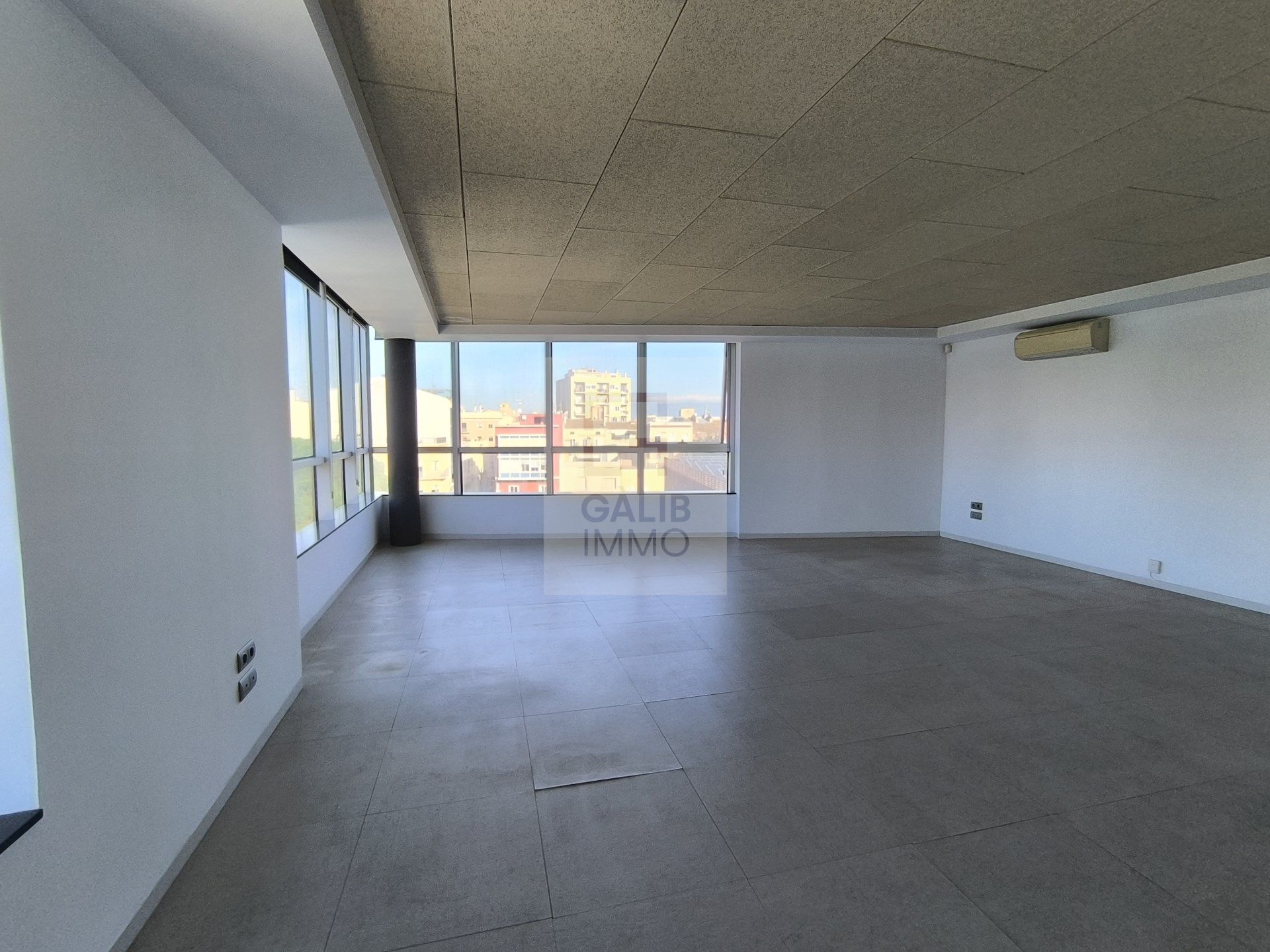 Office to rent in Centre