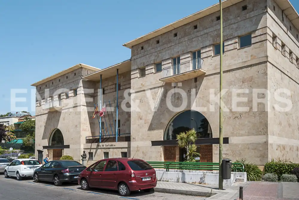 Vista exterior de Casa o chalet en venta en Madrid con Calefacción y Jardín privado