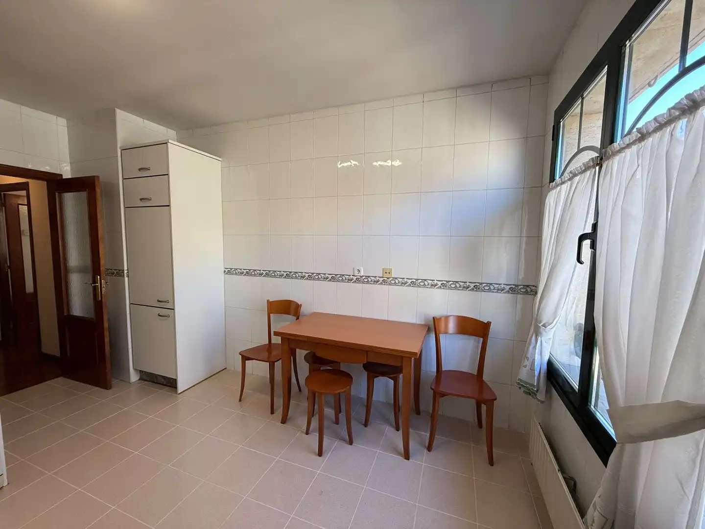 Küche von Wohnung zum Verkauf in Oviedo  mit Heizung, Abstellraum und Möbliert