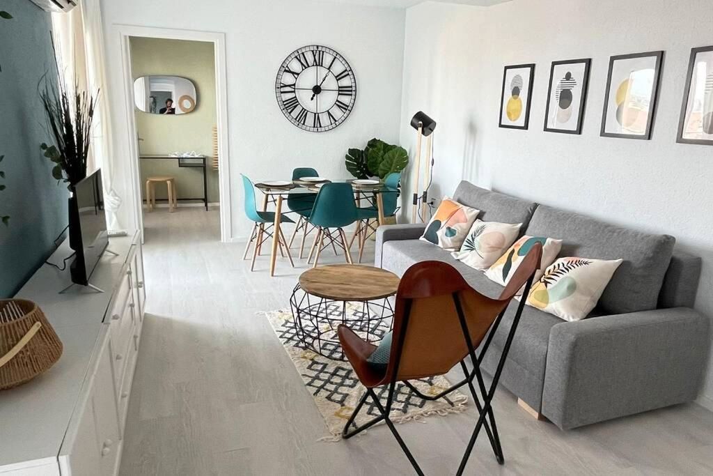 Sala d'estar de Pis en venda en  Almería Capital amb Aire condicionat, Terrassa i Moblat