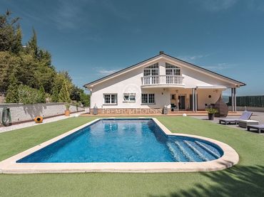 Casa con piscina in vendita a Bigues i Riells del Fai