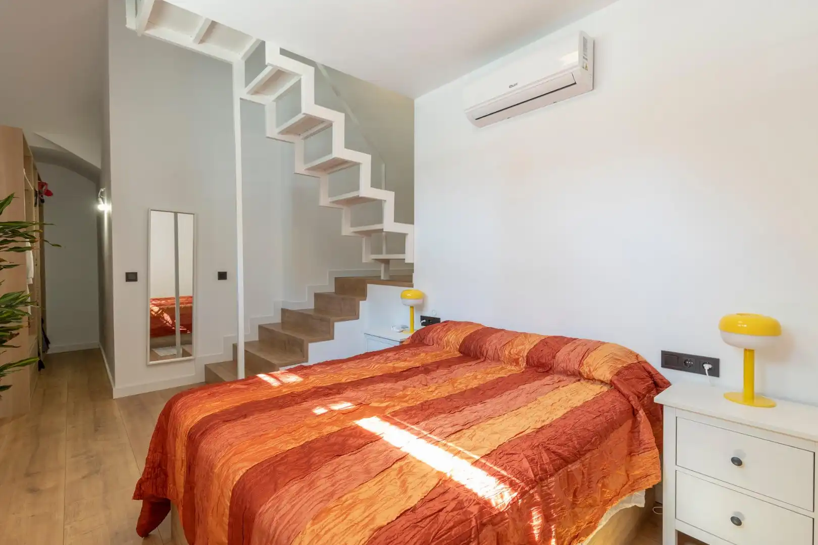 Habitación de Planta baja en venta en Granada con Aire acondicionado, Calefacción y Amueblado