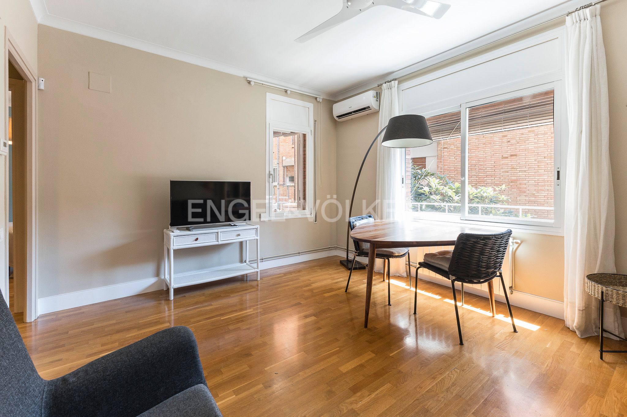 Exterior view of Apartment for sale in  Barcelona Capital  with Air Conditioner, Heating and Parquet flooring