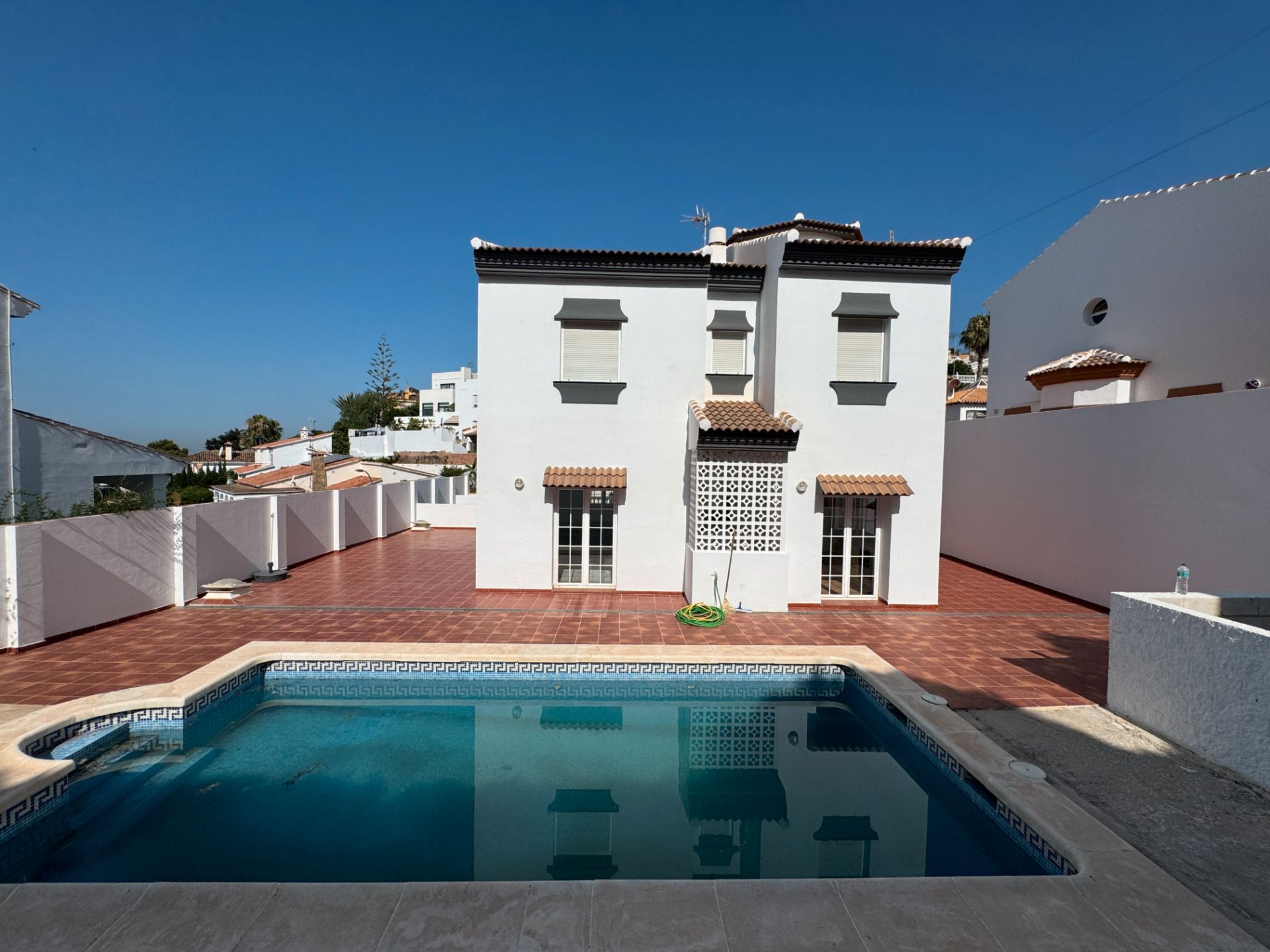 Piscina de Casa o xalet en venda en Rincón de la Victoria amb Aire condicionat, Jardí privat i Terrassa