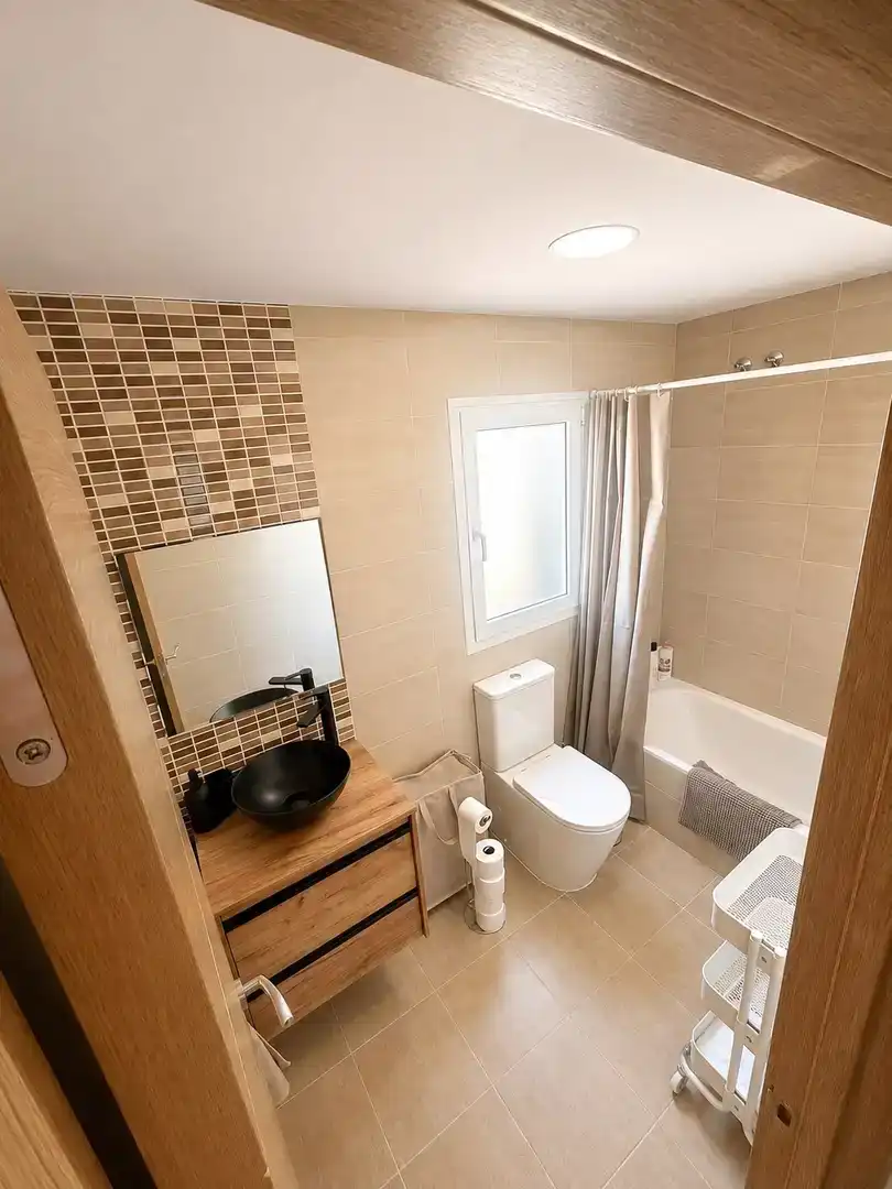 Badezimmer von Einfamilien-Reihenhaus zur Miete in Almazora / Almassora mit Klimaanlage und Möbliert