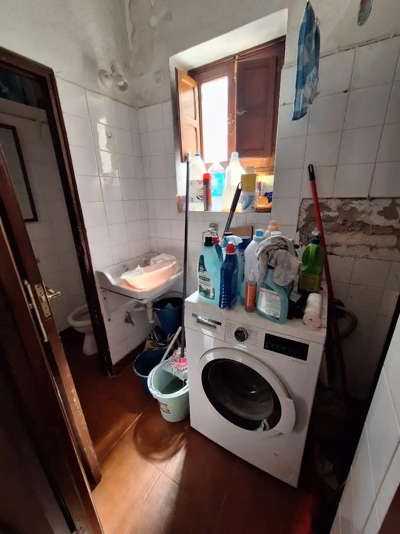 Badezimmer von Gebäude zum Verkauf in La Línea de la Concepción mit Alarm