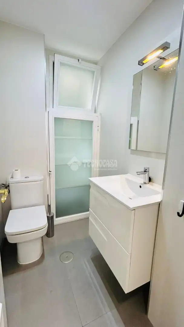 Bathroom of Flat for sale in Madrid  with Air Conditioner, Heating and Terrace