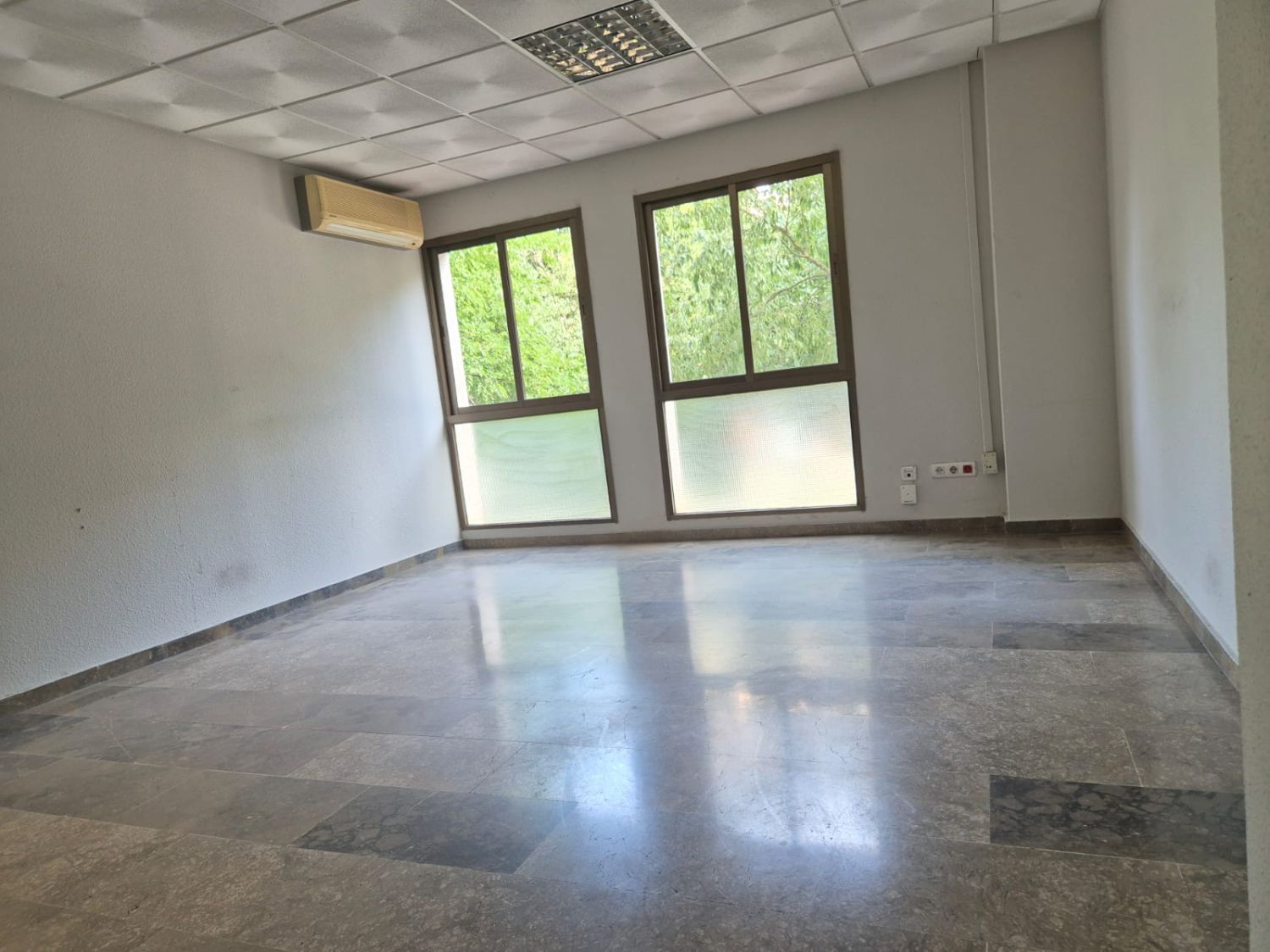 Oficina de lloguer en Badajoz Capital amb Aire condicionat i Calefacció
