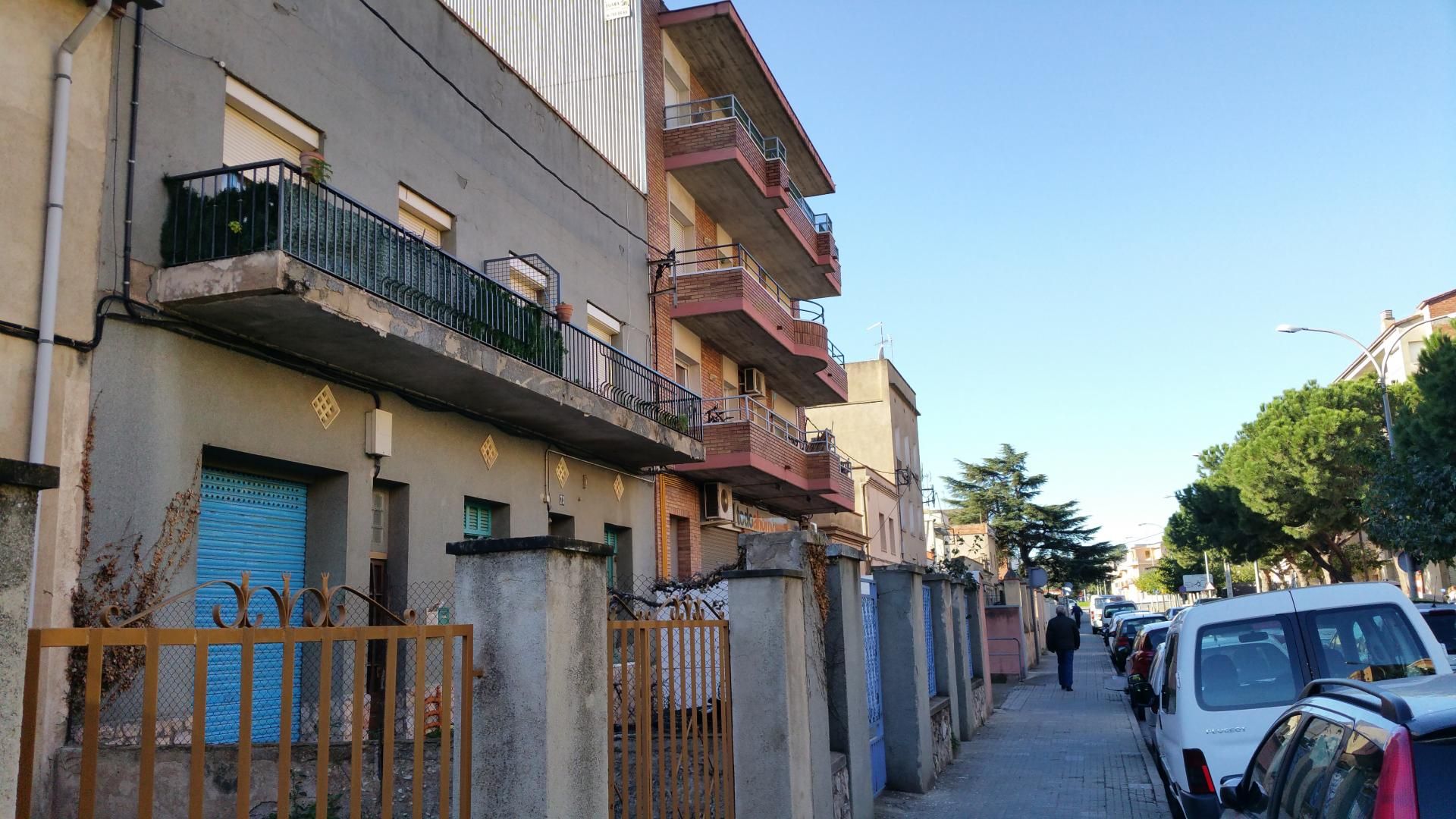 Exterior view of Building for sale in Figueres