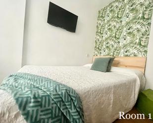 Bedroom of Flat to share in  Sevilla Capital  with Air Conditioner, Washing machine and TV