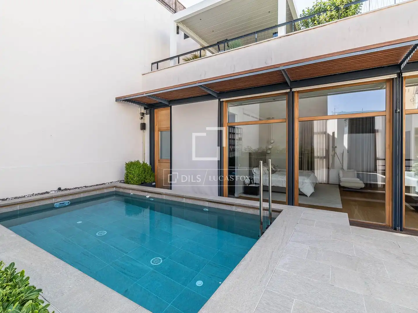 Swimming pool of Attic for sale in Madrid  with Air Conditioner, Heating and Terrace