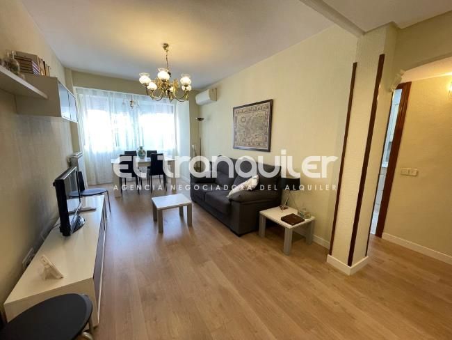 Sala de estar de Piso de alquiler en  Madrid Capital con Aire acondicionado y Amueblado