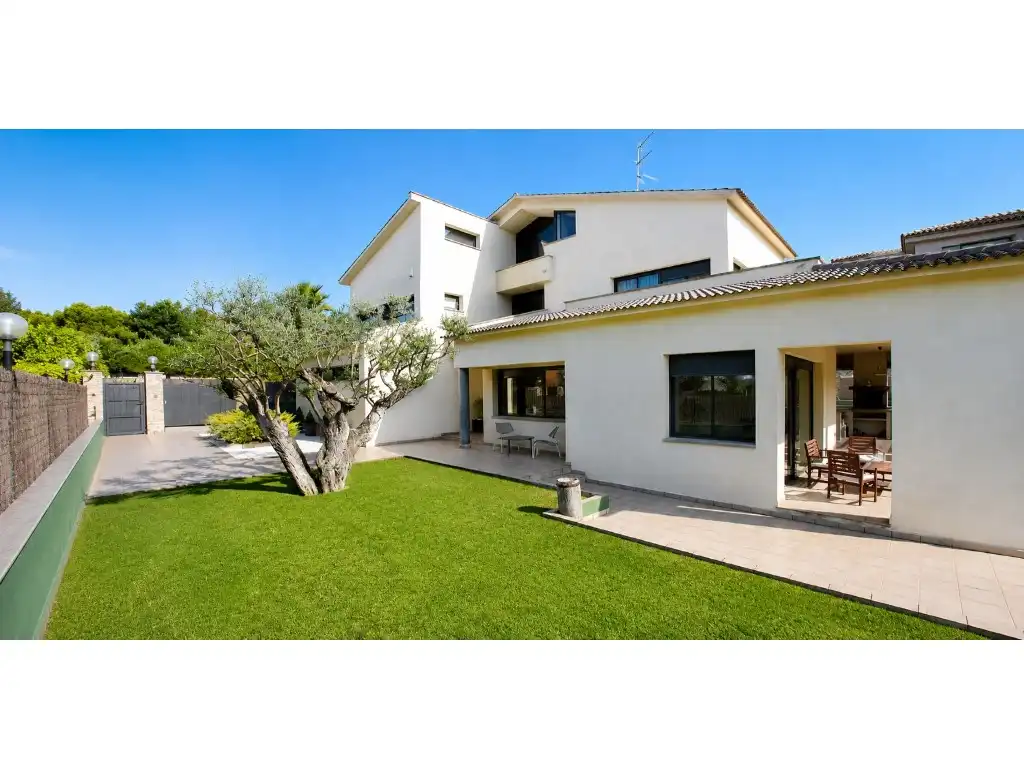 Exterior view of Houses for sale in Olèrdola  with Air Conditioner