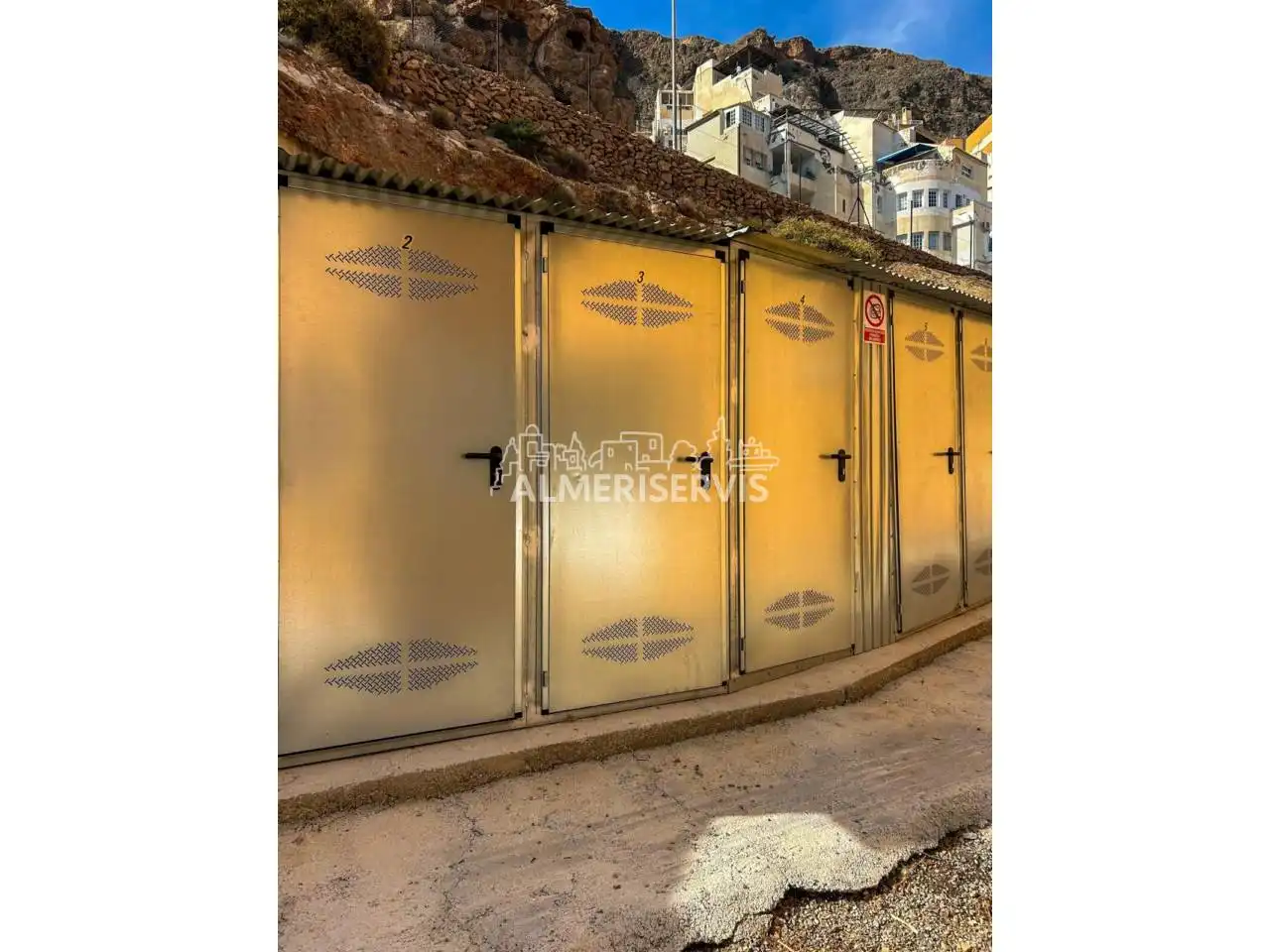 Außenansicht von Wohnung zum Verkauf in Roquetas de Mar mit Klimaanlage, Abstellraum und Möbliert