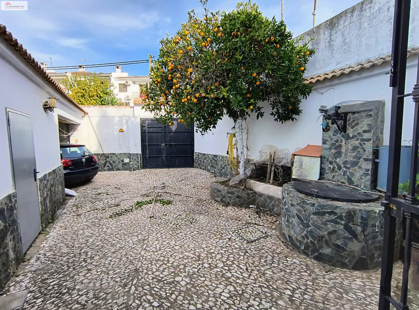 Vista exterior de Casa adosada en venta en Almadén de la Plata con Aire acondicionado, Calefacción y Terraza