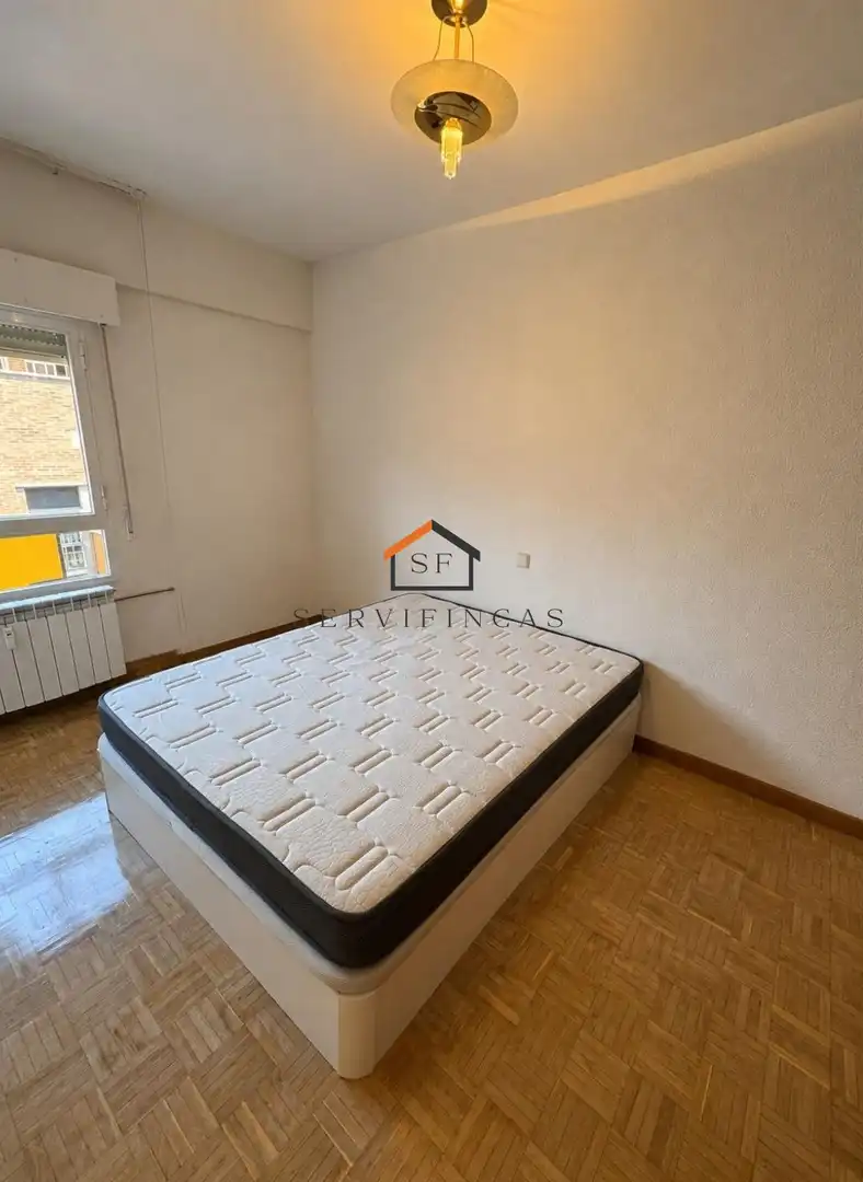 Bedroom of Flat for rent in Madrid  with Air Conditioner, Heating and Parquet flooring