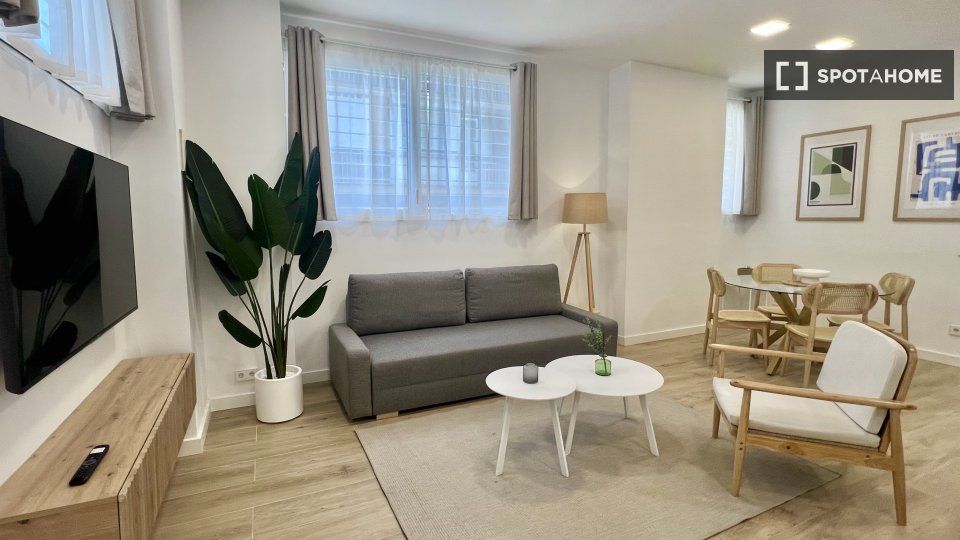 Sala d'estar de Pis de lloguer en  Madrid Capital amb Aire condicionat, Calefacció i Moblat