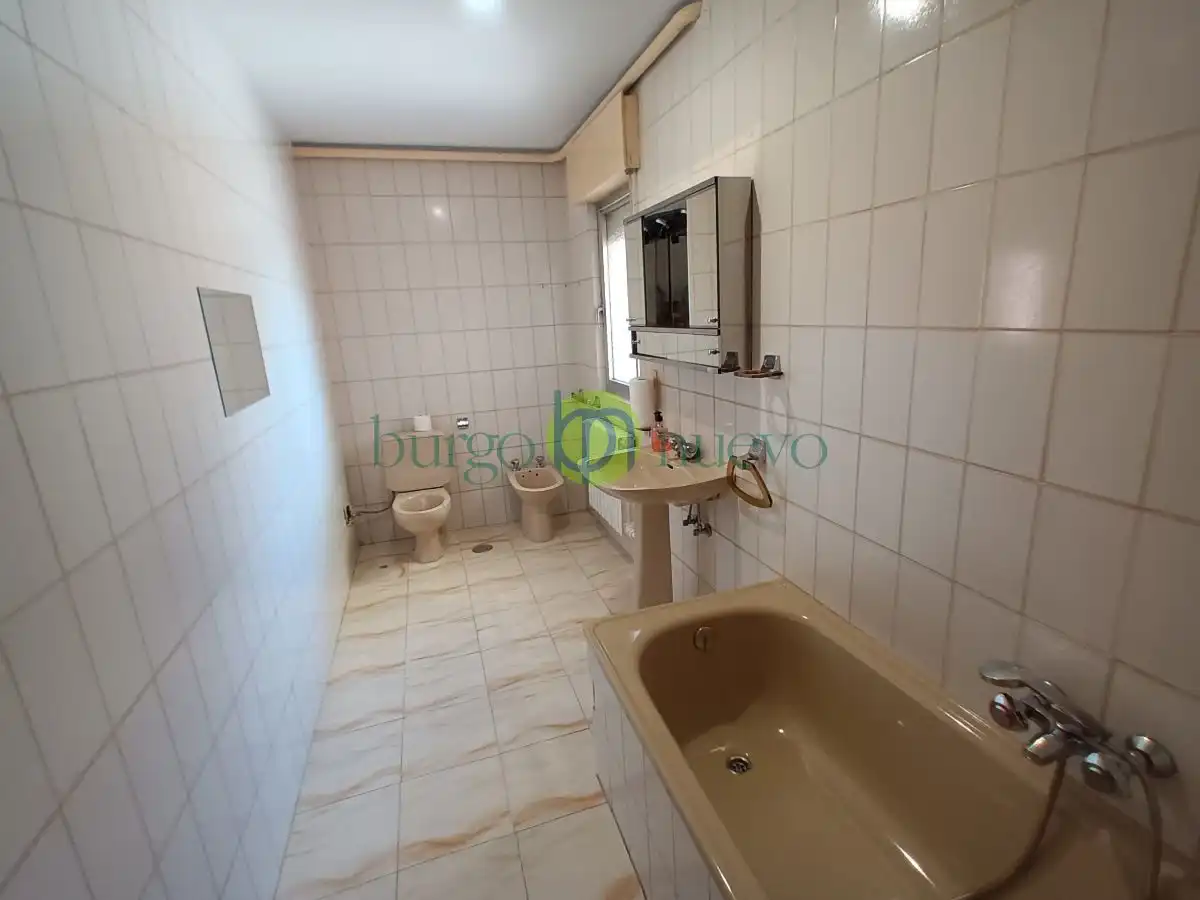 Baño de Casa o chalet en venta en León Capital  con Jardín privado, Trastero y Alarma
