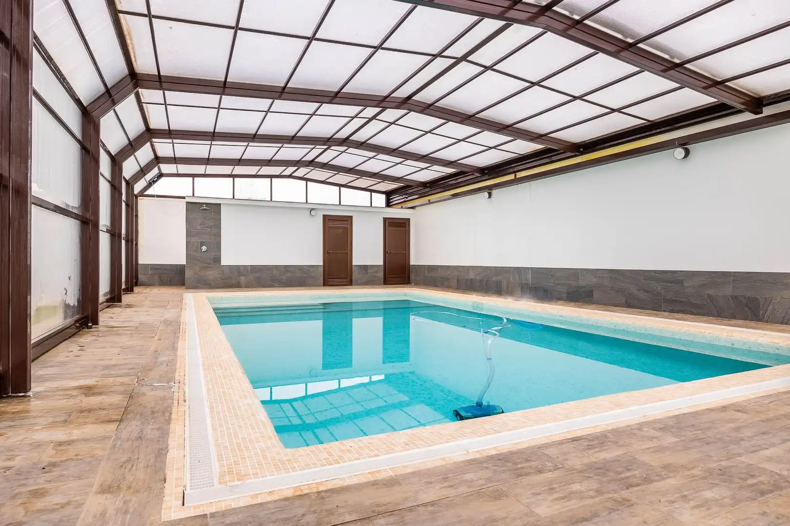 Piscina de Casa o xalet en venda en Villamanrique de la Condesa amb Aire condicionat, Calefacció i Jardí privat