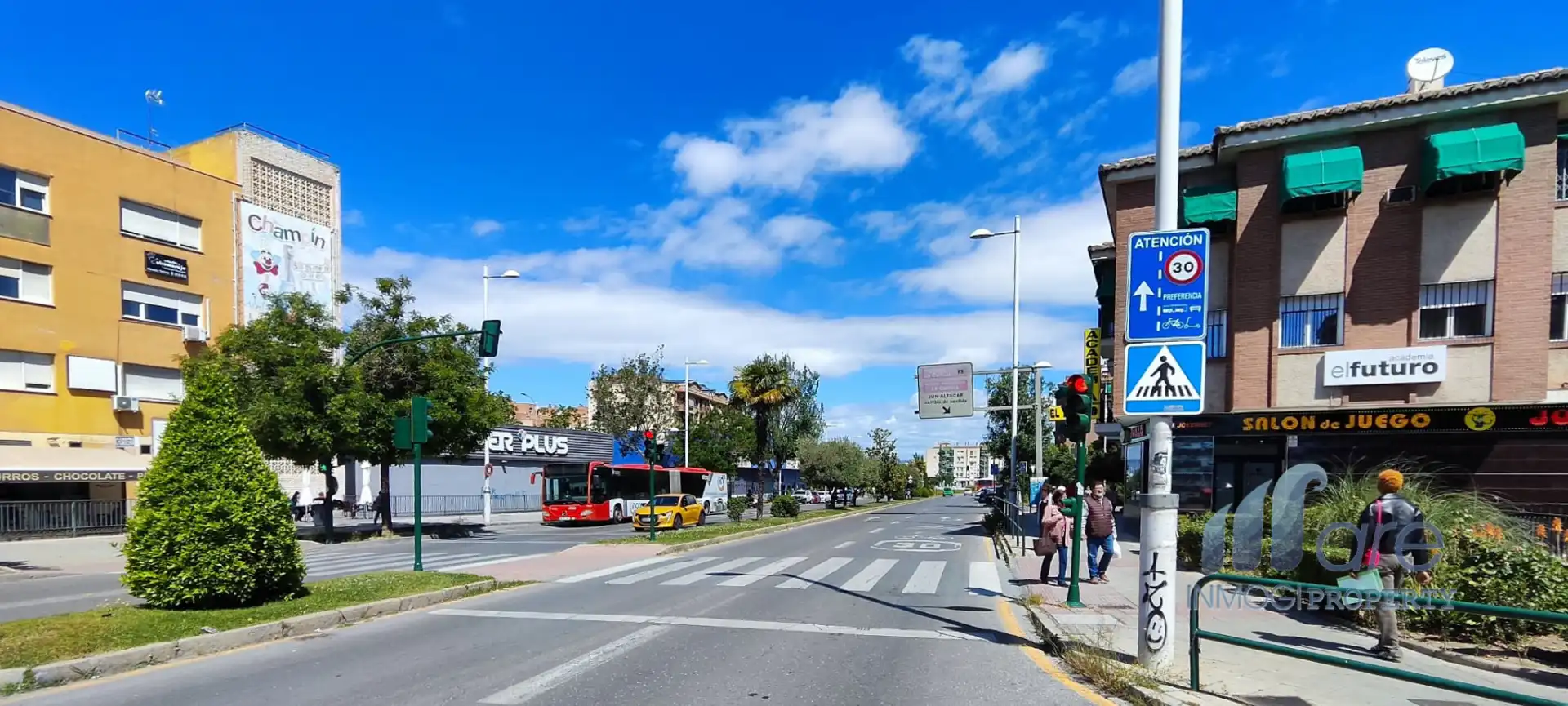Außenansicht von Wohnung zum Verkauf in Granada mit Klimaanlage, Privatgarten und Terrasse