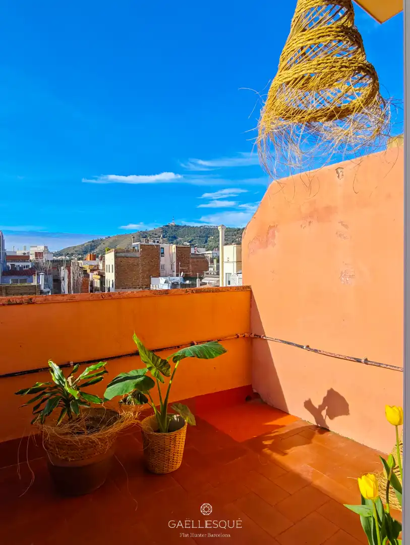 Vista exterior de Ático en venta en Barcelona con Calefacción, Parquet y Terraza