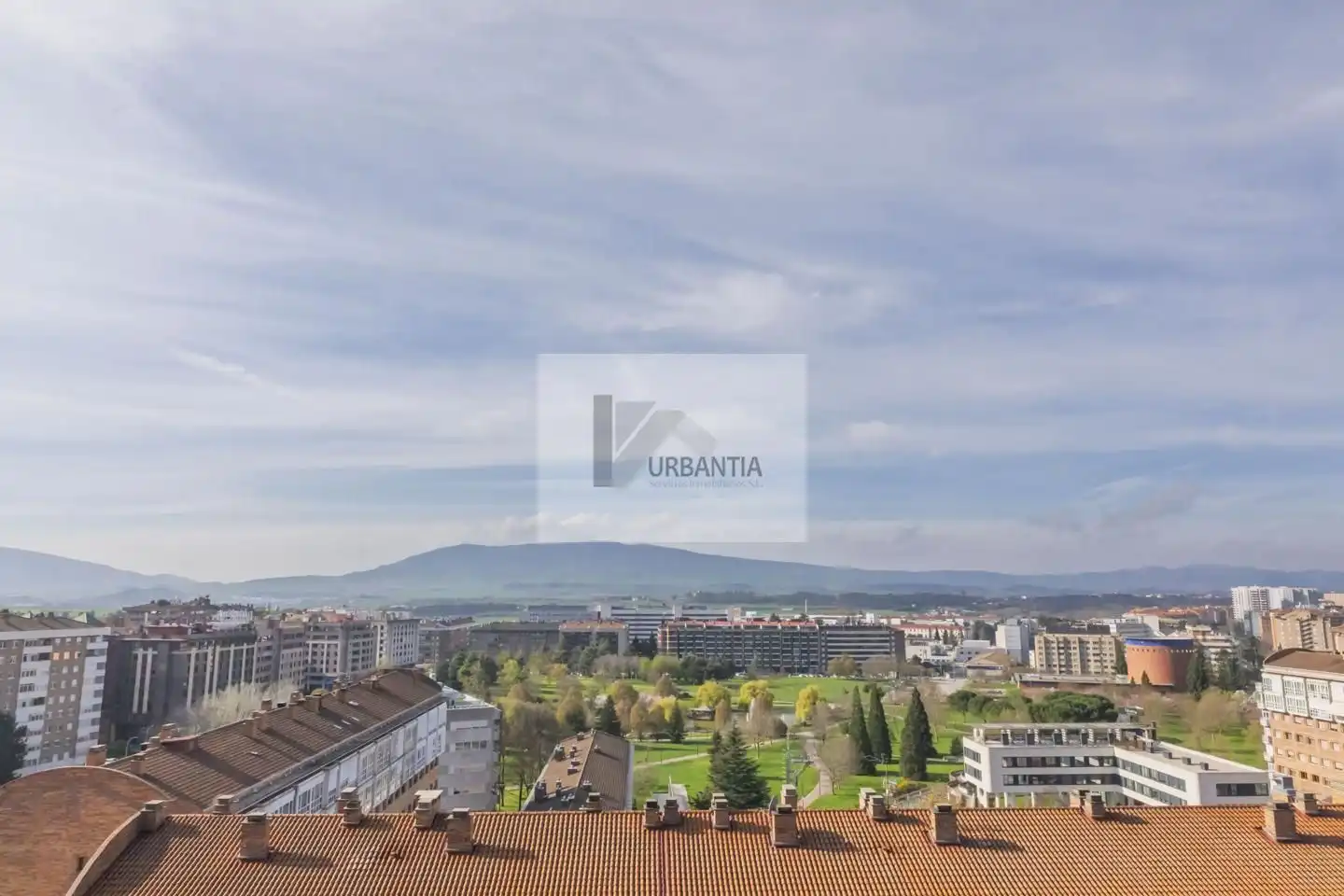 Vista exterior de Piso en venta en  Pamplona / Iruña con Calefacción, Parquet y Terraza