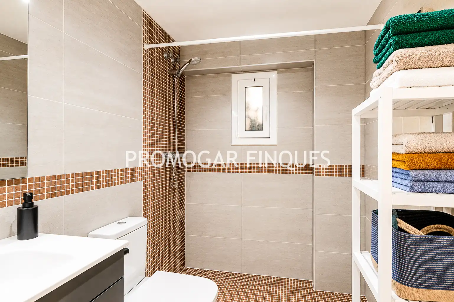 Bathroom of Flat for sale in Ripollet  with Parquet flooring, Terrace and Oven
